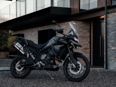 Moge Triumph Edisi James Bond, Cuma Ada 250 Unit