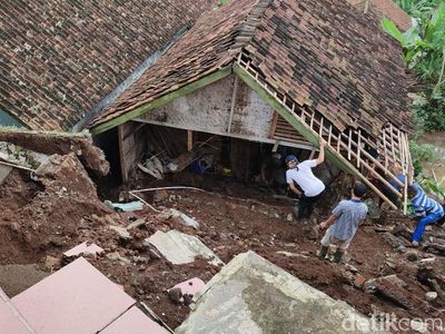 Waduh, Rumah Rusak-Jalan Tertimbun Gegara Longsor di Ciamis