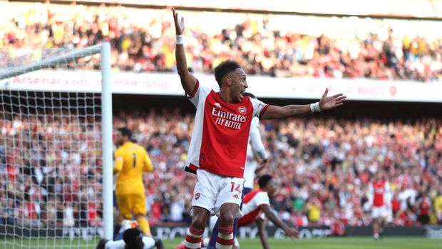 LONDON, ENGLAND - SEPTEMBER 26: Pierre-Emerick Aubameyang of Arsenal reacts during the Premier League match between Arsenal and Tottenham Hotspur at Emirates Stadium on September 26, 2021 in London, England. (Photo by Julian Finney/Getty Images)