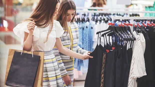5 Alasan yang Bikin Kamu Berhenti Terlalu Sering Beli Produk Fast Fashion/Foto: Freepik.com/Standret