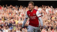 Arsenal mencetak pertama lewat Emile Smith Rowe di menit ke-12.