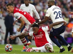 Arsenal benar-benar mendominasi, sementara Tottenham banyak melakukan kesalahan di lini tengah, sehingga bola mudah direbut.