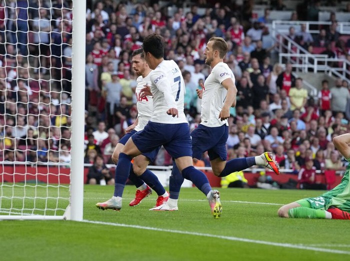 Arsenal's manager Mikel Arteta gestures during the English Premier League soccer match between Arsenal and Tottenham Hotspur at the Emirates stadium in London, Sunday, Sept. 26, 2021. (AP Photo/Frank Augstein)