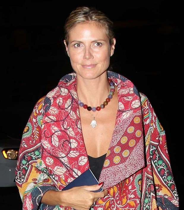 artis yang memakai batik