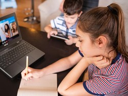 10 Contoh Kalimat Deklaratif dalam Bentuk Kalimat Aktif dan Pasif