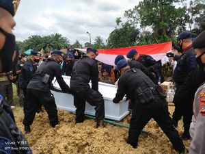 Suasana Pemakaman Bharatu Kurniadi, Brimob Korban Penembakan KKB Papua