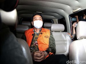 Biodata Azis Syamsuddin, Mundur dari Pimpinan DPR Usai Ditahan KPK Biodata Azis Syamsuddin, Mundur dari Pimpinan DPR Usai Ditahan KPK