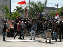 Ricuh Aksi Mahasiswa Peringati Tewasnya Randi-Yusuf di Kendari