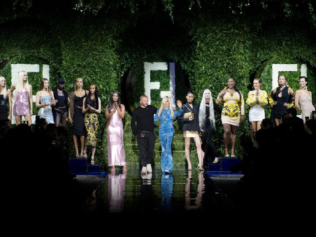 Fendace, Saat Fendi dan Versace Bertukar Desainer