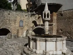 Mau Jadi Manusia Setengah Alien, Coba Minum Air di Sini