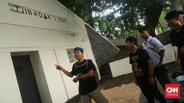 Gedong Cai Tjibadak Bandung Di Kota Bandung, ada sebuah bangunan tua peninggalan kolonial yang berfungsi menyalurkan air bersih. Namanya Gedong Cai Tjibadak yang berlokasi di Jalan Cidadap Girang, Kelurahan Ledeng, Kecamatan Cidadap.
