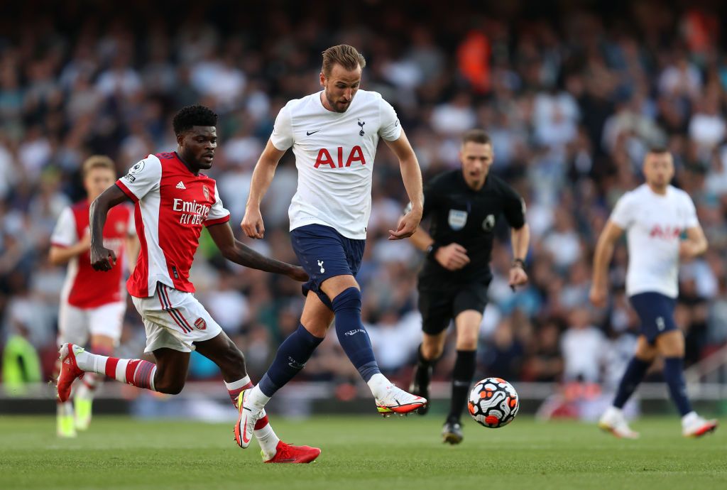 LONDON, ENGLAND - SEPTEMBER 26: Harry Kane of Tottenham Hotspur reacts after a missed chance during the Premier League match between Arsenal and Tottenham Hotspur at Emirates Stadium on September 26, 2021 in London, England. (Photo by Clive Rose/Getty Images)