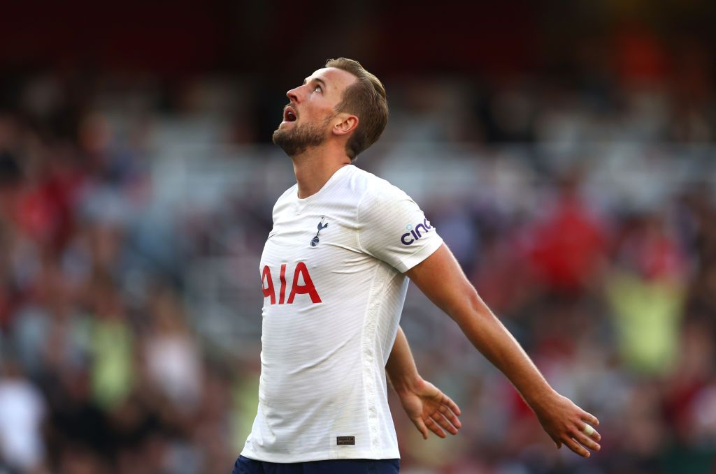 LONDON, ENGLAND - SEPTEMBER 26: Harry Kane of Tottenham Hotspur reacts after a missed chance during the Premier League match between Arsenal and Tottenham Hotspur at Emirates Stadium on September 26, 2021 in London, England. (Photo by Clive Rose/Getty Images)