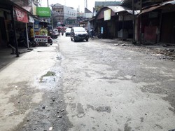 Jl Harmonika Medan yang Berlubang Diperbaiki, tapi Rusak Lagi Gegara Genangan