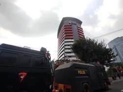 Penampakan Ketatnya Pengamanan KPK Jelang Demo BEM SI