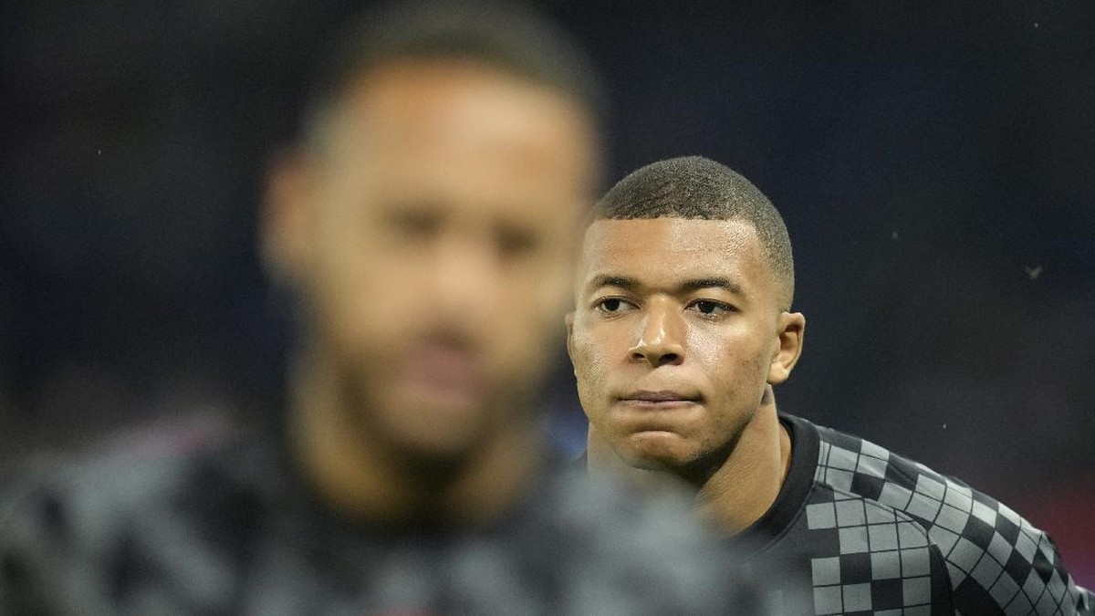 Kylian Mbappe kesal dengan Neymar di laga PSG vs Montpellier. (Foto: AP/Christophe Ena)