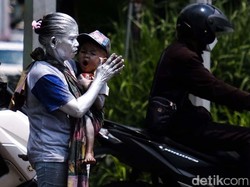 Manusia Silver Jadi Sorotan: Kisah Bayi di Tangsel hingga Pensiunan Polri