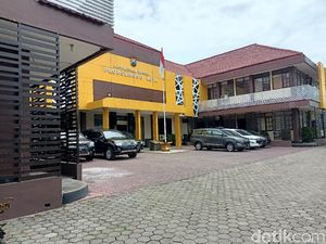 Giliran Dua Anak Hasan Aminuddin yang Diperiksa KPK Giliran Dua Anak Hasan Aminuddin yang Diperiksa KPK