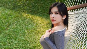 Tubuh Maria Vania Bak Taman Bunga, Ada Aster dan Kupu-kupu