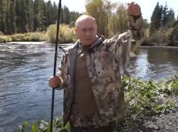 Melihat Keseruan Presiden Putin Mancing & Hiking Bersama Menhan