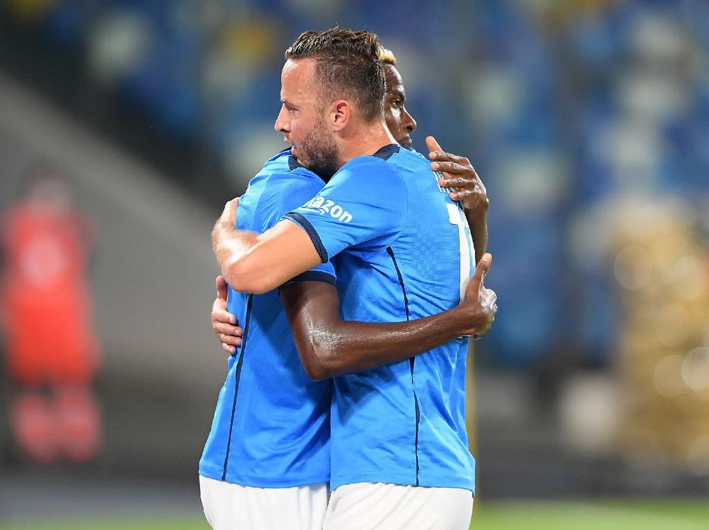 Napoli Vs Cagliari: Menang 2-0, Partenopei Rebut Capolista Napoli Vs Cagliari: Menang 2-0, Partenopei Rebut Capolista