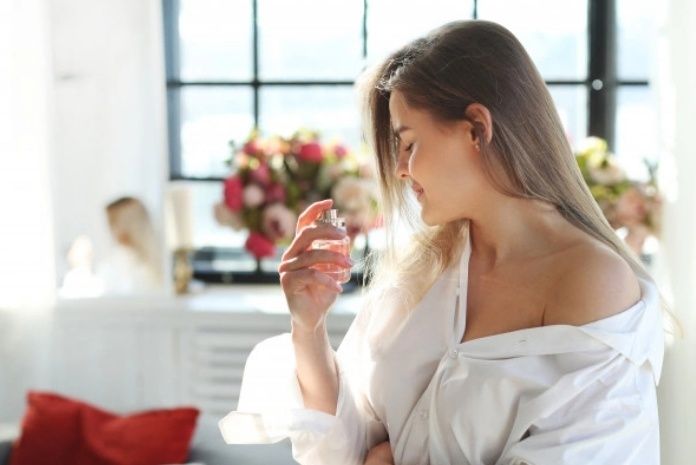 Parfum minimarket dengan wangi elegan/Foto: Freepik/Racool Studio