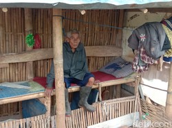 Kisah Kakek Belasan Tahun Hidup Sendiri di Tengah Pemakaman Kudus