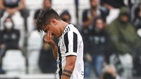 Dybala pun meninggalkan stadion sambil menangis (AP/Marco Alpozzi)