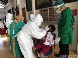 Waduh! Ada Guru SD Nggak Pakai Masker di Solo, Akhirnya Siswa Diswab