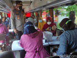 Vaksinasi Pedagang Pasar Tradisional di Sidoarjo Terus Digencarkan