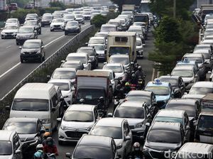 Penjualan Motor-Mobil Bensin Dilarang 2040, Pengamat: Harusnya 2030!