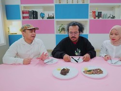 Raditya Dika Review Steak Daging yang Diproses Aging 200 Hari, Ini Komentarnya