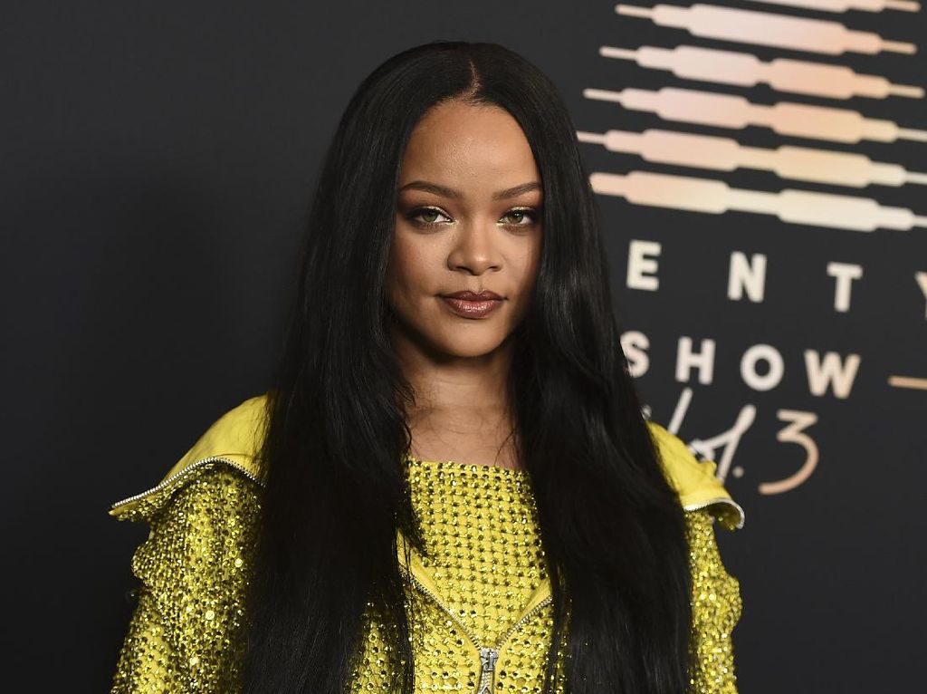 Rihanna Dianugerahi Gelar Pahlawan Nasional Barbados