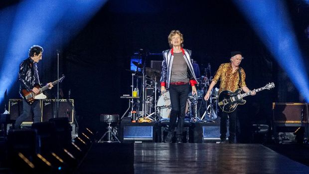 The Rolling Stones kick off their U.S. tour, a month after the death of drummer Charlie Watts, in St. Louis, Missouri, U.S. September 26, 2021. REUTERS/Lawrence Bryant