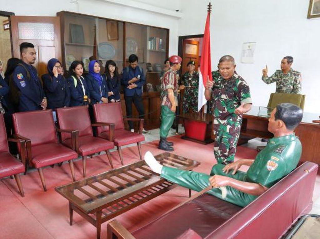 Heboh Patung Soeharto: Gatot Terusik Kebangsaannya, AY Nasution Takut Neraka Heboh Patung Soeharto: Gatot Terusik Kebangsaannya, AY Nasution Takut Neraka