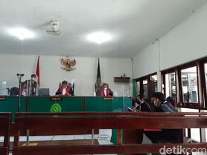 Pengacara Tolak Nani Takjil Sianida Didakwa Pembunuhan Berencana Pengacara Tolak Nani Takjil Sianida Didakwa Pembunuhan Berencana