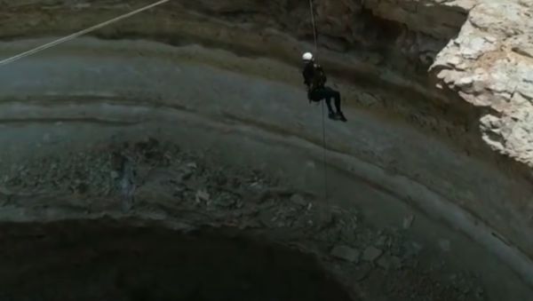 Penasaran Isi Sumur Neraka di Yaman, Ilmuwan Berhasil Terjun ke Dalamnya