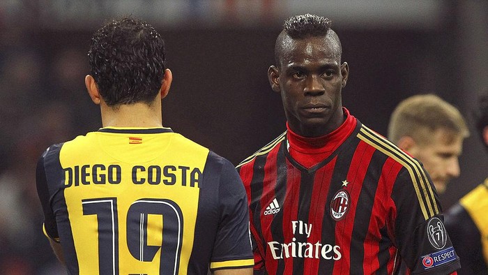 MILAN, ITALY - FEBRUARY 19:  Mario Balotelli (R) of AC Milan and Diego Costa of Club Atletico de Madrid look on during the UEFA Champions League Round of 16 match between AC Milan and Club Atletico de Madrid at Stadio Giuseppe Meazza on February 19, 2014 in Milan, Italy.  (Photo by Marco Luzzani/Getty Images)