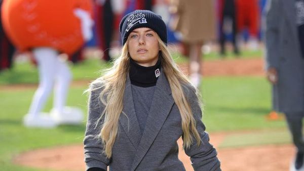 5 Foto Alica Schmidt, Pelari Terseksi di Dunia Jadi Model Milan Fashion Week