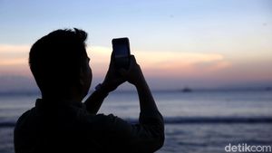 Berburu Matahari Terbenam di Pantai Sebalang Lampung