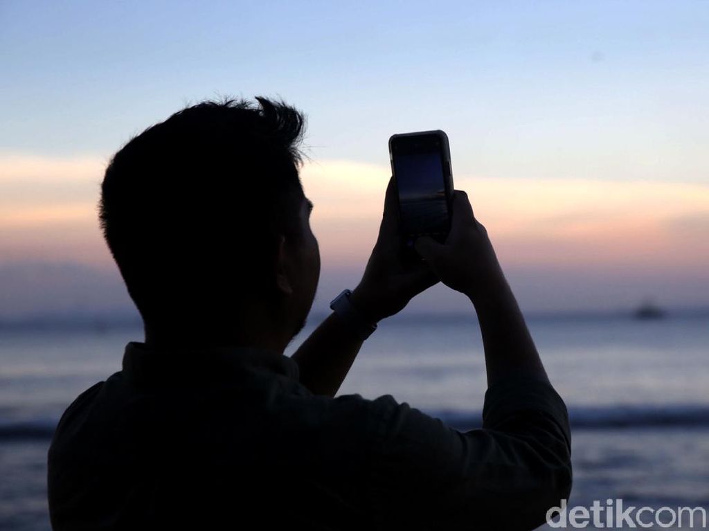 Berburu Matahari Terbenam di Pantai Sebalang Lampung