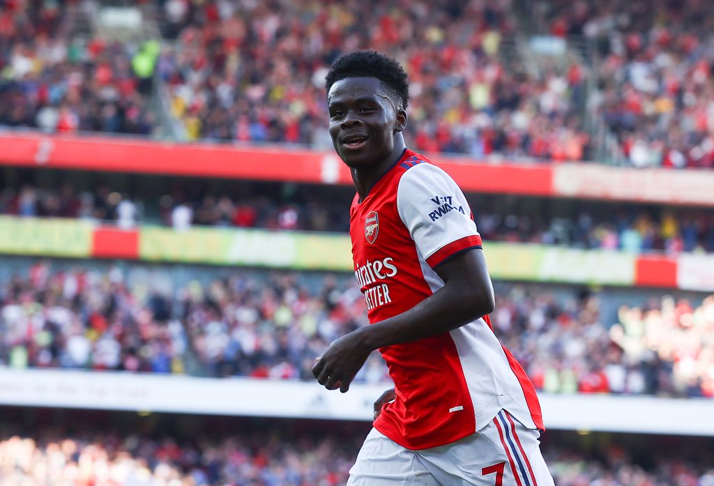 LONDON, ENGLAND - SEPTEMBER 26: Bukayo Saka of Arsenal celebrates after scoring their side's third goal during the Premier League match between Arsenal and Tottenham Hotspur at Emirates Stadium on September 26, 2021 in London, England. (Photo by Clive Rose/Getty Images)