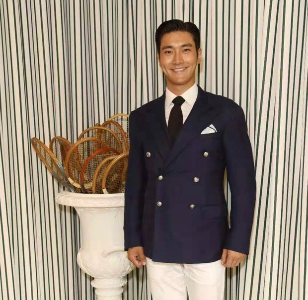 Choi Siwon/Foto: Instagram/siwonchoi Salah satu member Super Junior ini memang sudah terkenal dengan kekayaannya. Lahir di keluarga yang juga sangat berlimpah harta, Siwon cocok banget disebut sebagai Crazy Rich Korea, nih!