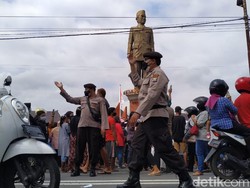 Demo Ribuan Peternak di Blitar Dibubarkan Polisi