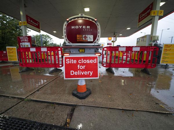 Dihantam Krisis, BBM Langka di Inggris