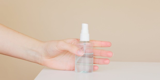 Disinfeksi Sepatu sebelum digunakan