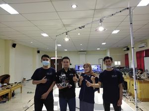 Keren! 4 Mahasiswa UMP Bikin Robot SAR, Bisa Evakuasi Korban dan Padamkan Api Keren! 4 Mahasiswa UMP Bikin Robot SAR, Bisa Evakuasi Korban dan Padamkan Api
