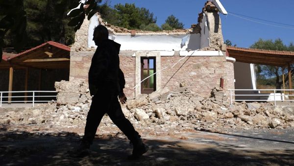 Gereja dan Sekolah di Yunani Rusak Diguncang Gempa
