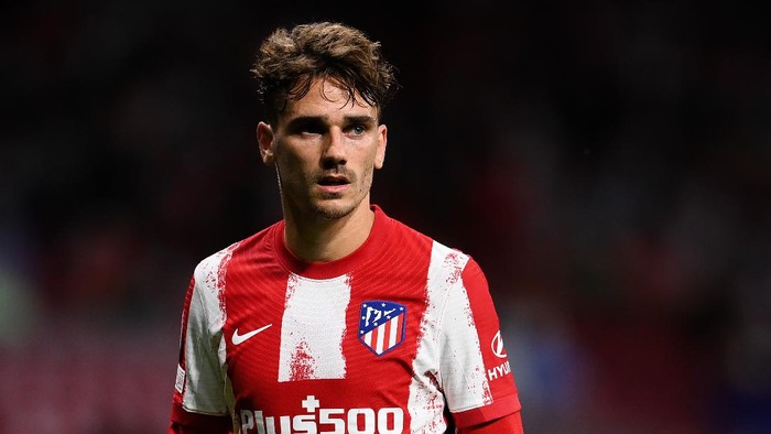 MADRID, SPAIN - SEPTEMBER 15: Antoine Griezmann of Atletico de Madrid looks on during the UEFA Champions League group B match between Atletico Madrid and FC Porto at Wanda Metropolitano on September 15, 2021 in Madrid, Spain. (Photo by David Ramos/Getty Images)