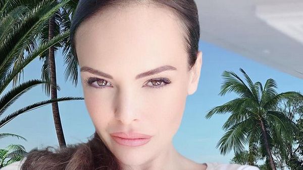 Foto: Penampakan Model Seksi Antivaksin, Berakhir Corona & Koma